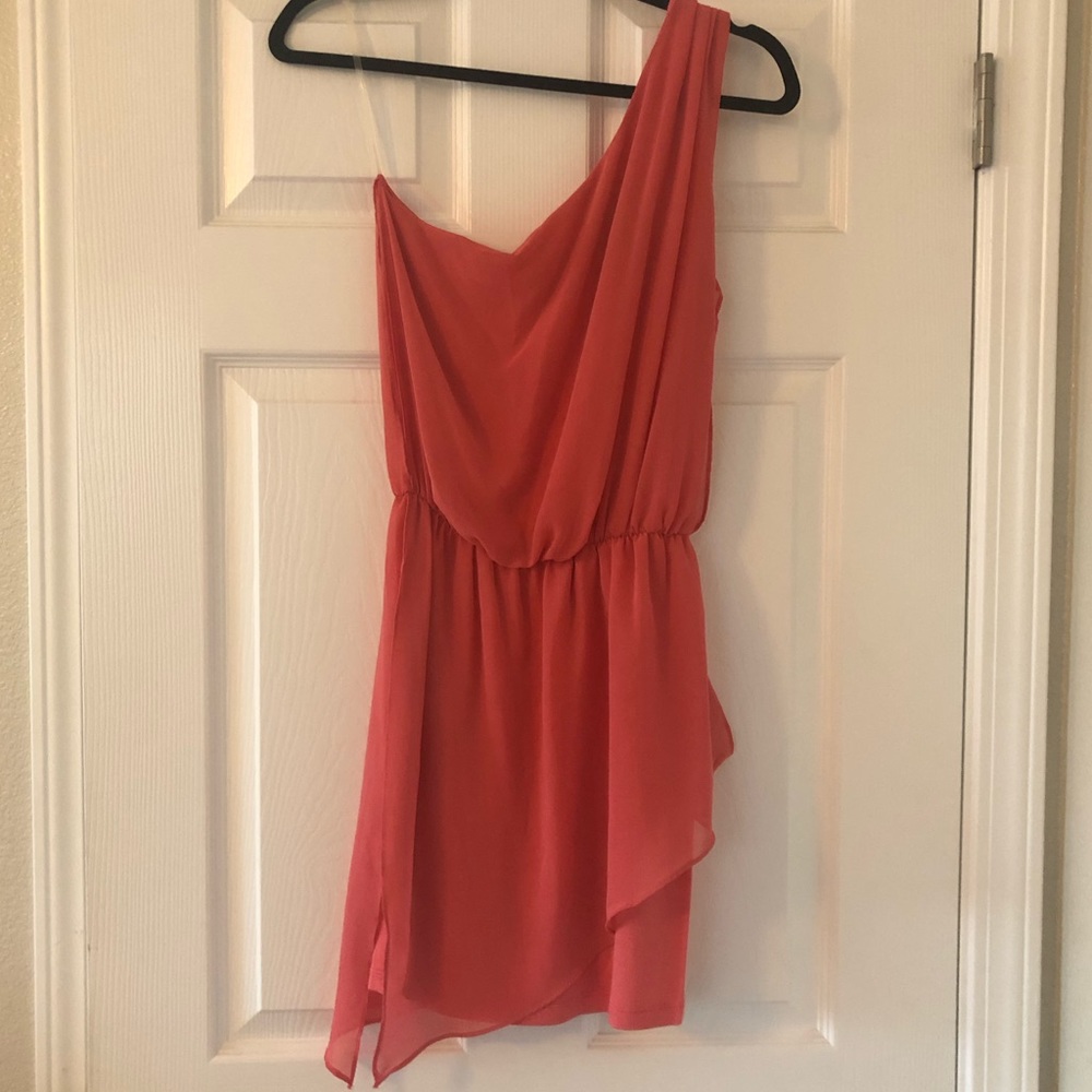 Coral off the shoulder 2B BeBe dress 💗